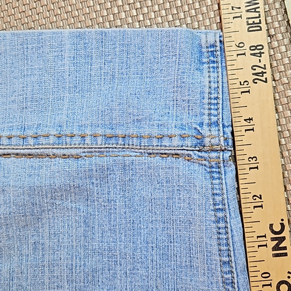 Christopher & Banks Jeans Cropped Stretch Stitch Pocket Details Size 10 - Picture 6 of 6